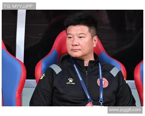 重庆足球队的战术解析与运营体系创新研究